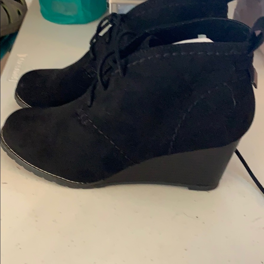 NWOT Suede black wedge heel booties size 9